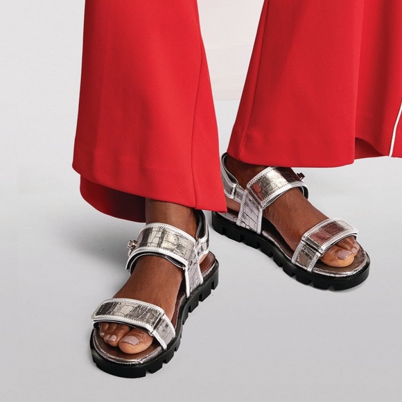 CHRISTIAN LOUBOUTIN
Lock Cool Metallic Embossed Dad Sandals - Picture 2 of 8